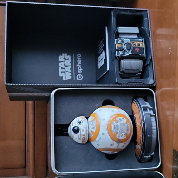 Star Wars Sphero BB-8 App-enabled Droid Special Edition - Picture 3 of 5